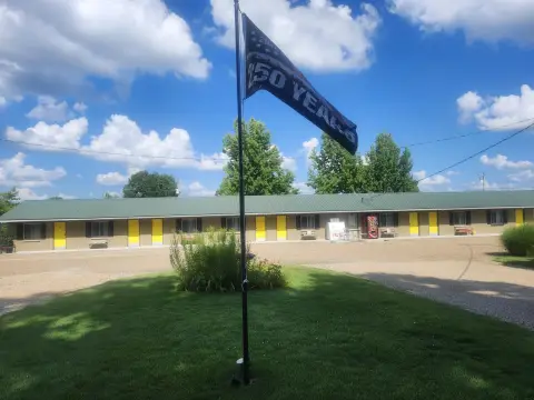 10-Room Motel with Residence