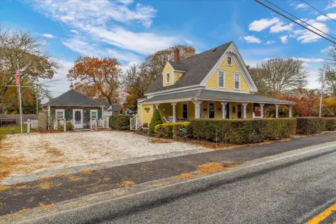 Charming Homes Near Sea Street Beach