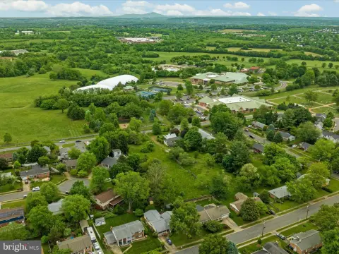 Leesburg Acre Lot Opportunity