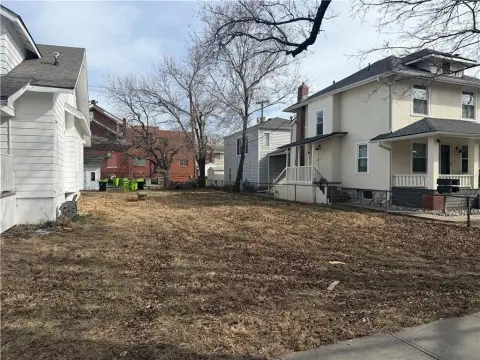 Residential Lot in North Kansas