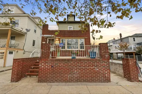 Mixed-Use Multifamily with Private Entrances