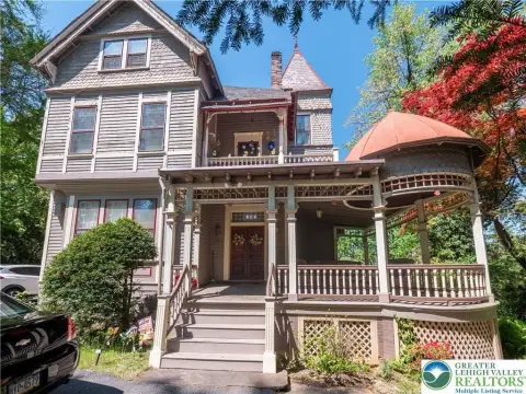 4-Unit Multifamily with Turret