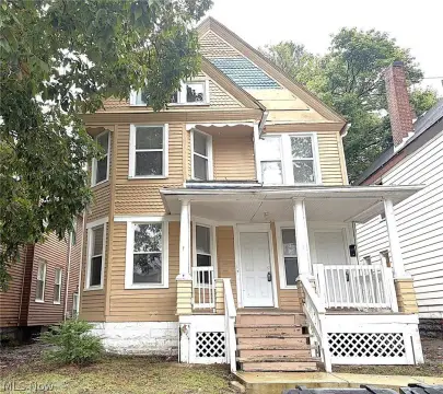 Renovated Duplex with Six Bedrooms
