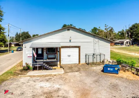 Flexible Industrial Property With Apartments