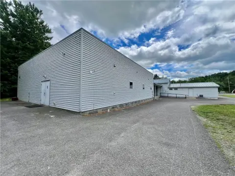 Three-Bay Flex Space