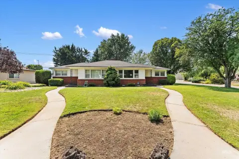 Duplex with Detached Garage