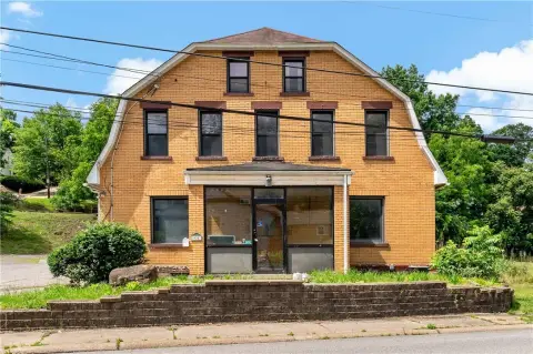 Restaurant and Bar Building