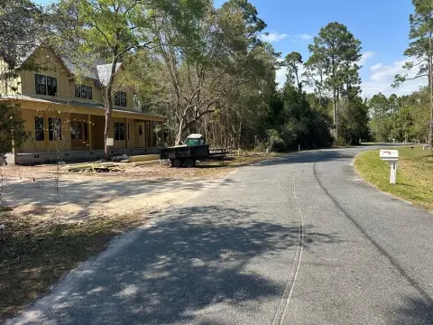 Apalachicola Land in Quiet HOA