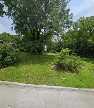 Wooded Lot Near Parks