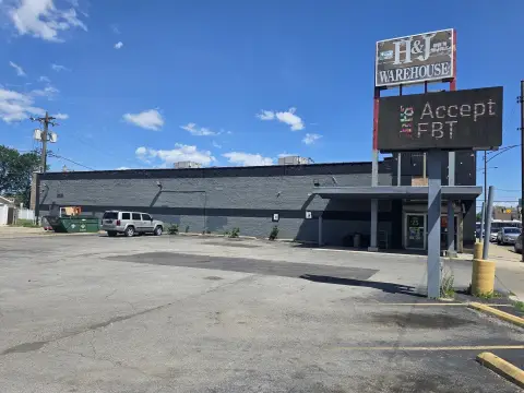 Convenience Store Retail Building with Parking
