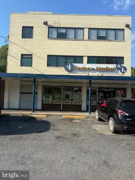 OXON HILL Commercial Property Lease