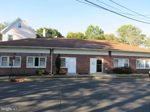 Versatile Mixed-Use Commercial Property