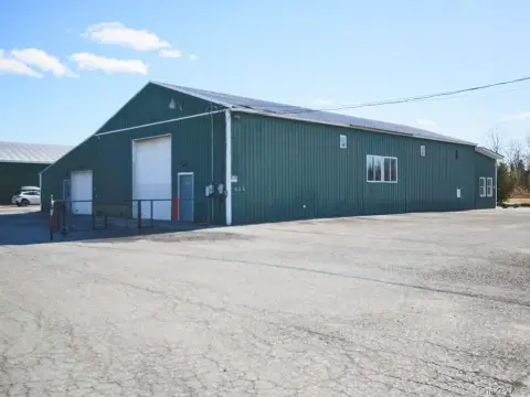 New Hampton Warehouse with Office
