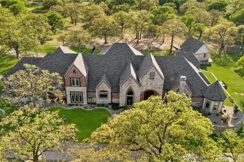 Granbury Estate: Luxury Ranch Living