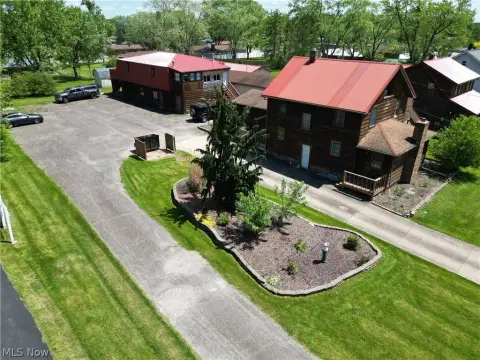 6-Unit Apartment Building