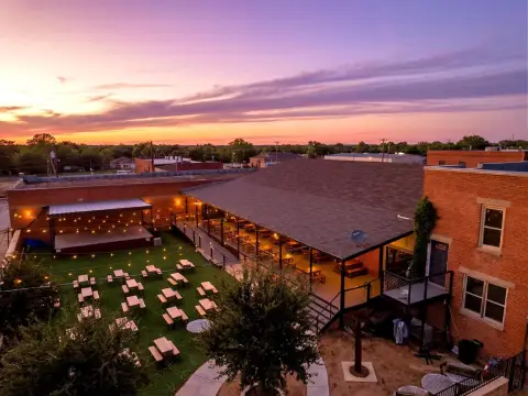 Restaurant, Bar & Entertainment Venue