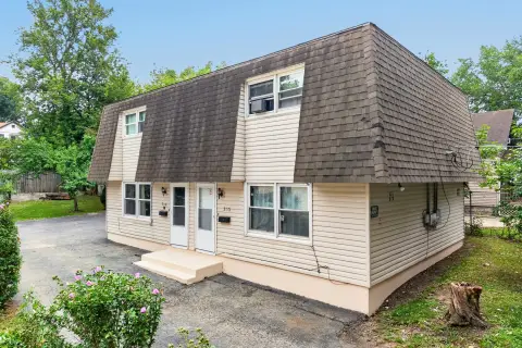 Two-Unit Duplex with Mirrored Layouts