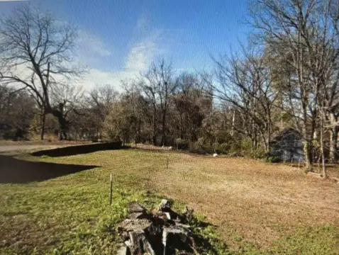 Residential Lot in Mature Neighborhood