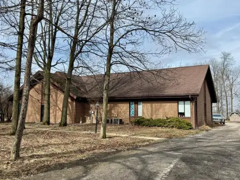Commercial Building on 0.82 Acres