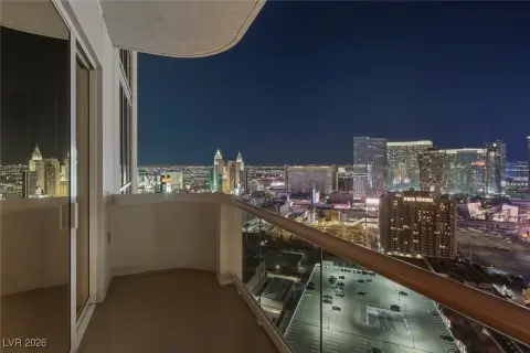 MGM Signature Penthouse with Strip Views