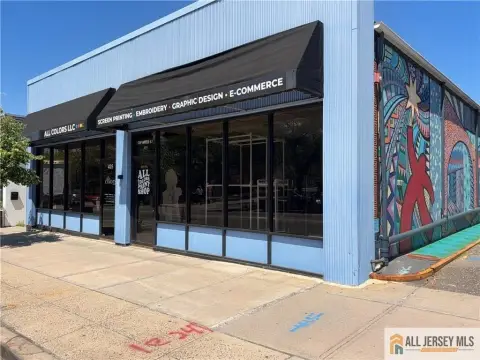 Highly Visible Retail/Office Storefront