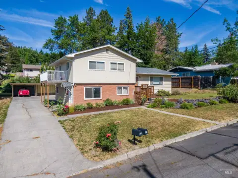 Duplex With Basement Apartment