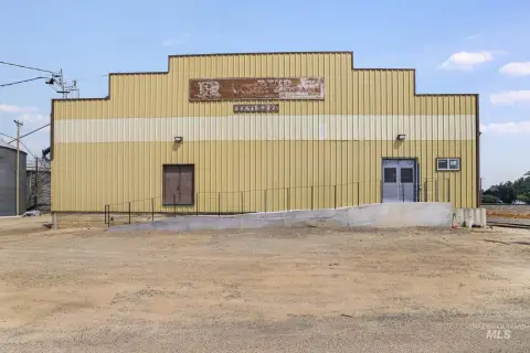 Rail-Served Industrial Warehouse