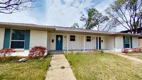 Duplex with Private Outdoor Space