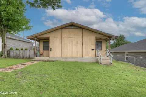 Charming Duplex in Central Joplin
