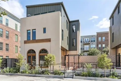Mixed-Use Property with Courtyard