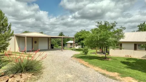 Versatile Investment Property Near Santo