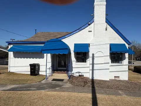 Commercial Building on Gentian Boulevard