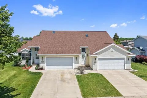 Spacious De Pere Duplex