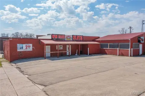 Vandalia Commercial Property For Sale