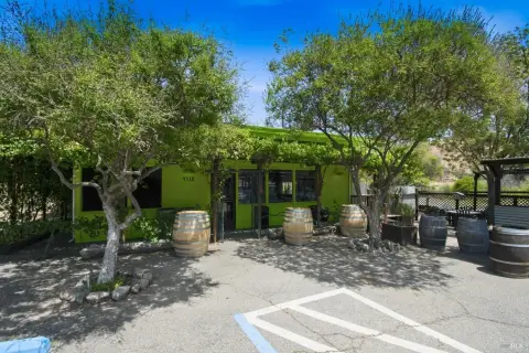 Conventional Restaurant with Bar
