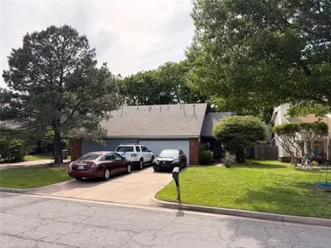 Tulsa Duplex in Shadow Mountain