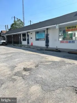 Large Storefront Retail Suite