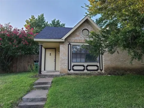 Arlington Duplex on Corner Lot