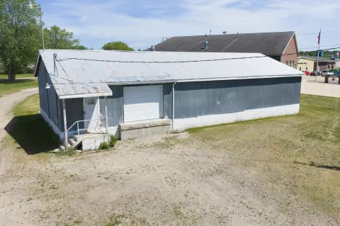 Open-Layout Warehouse Building