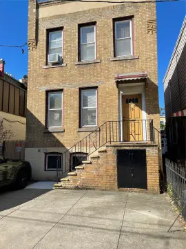 Detached Duplex With Private Driveway