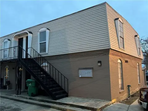6-Unit Apartment Building