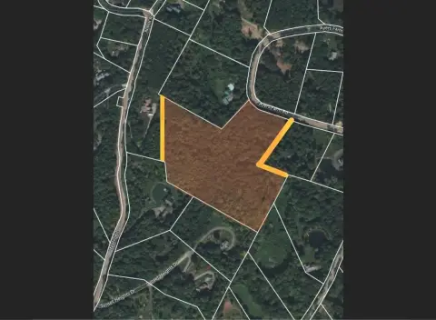 Expansive Land Parcel in Stowe