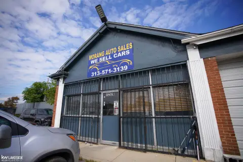 Automotive Service Building with Three Bays