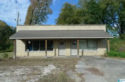 Retail Building Near Highway 280