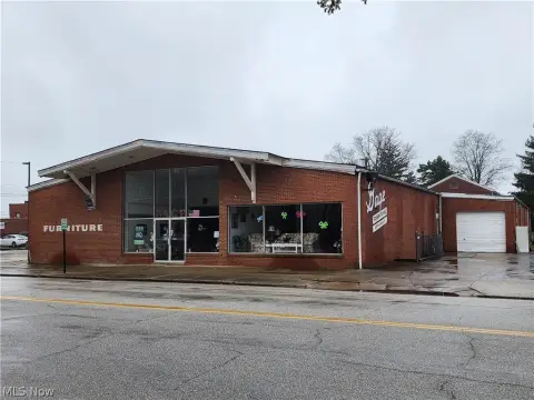 Retail Building with Loading Door