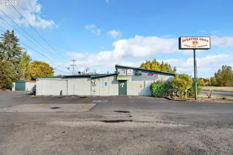 Fenced Bar & Pub Building