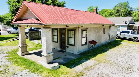 Historical Service Station in Monett