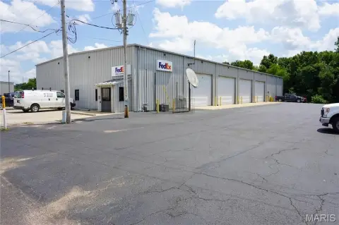 Industrial Flex Warehouse with Docks