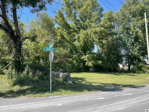 Residential Land in Mayfield, KY
