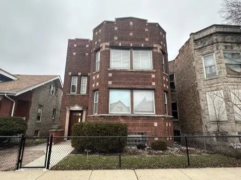 Remodeled Chicago Duplex with Garage